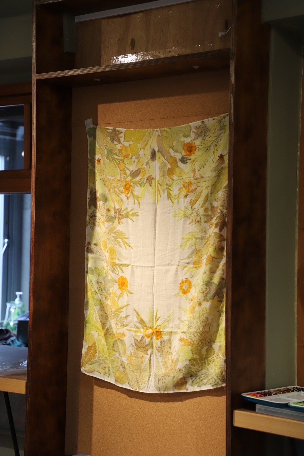 花葉移印完成作品 — 白布上的花葉印染