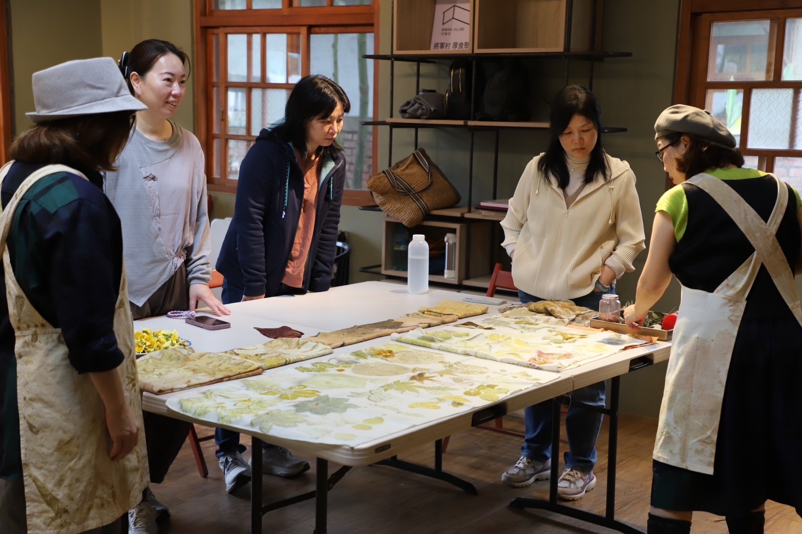 學員圍繞作品欣賞交流